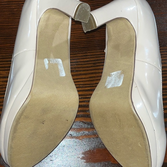 Lane Bryant Cream Mary Jane Heels 9 wide - Picture 4 of 9